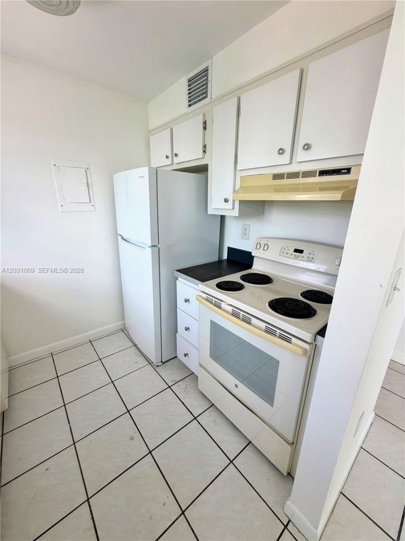 2001 Bay Dr, Unit 401, Miami Beach, FL 33141 Photo