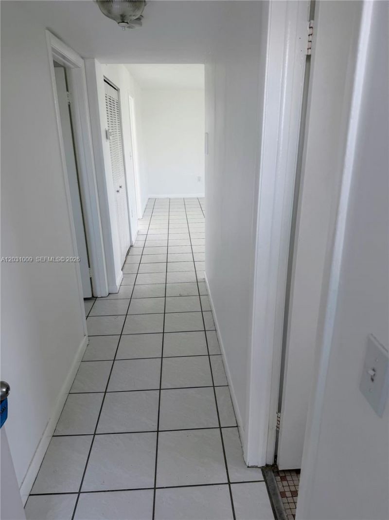 2001 Bay Dr, Unit 401, Miami Beach, FL 33141 Photo