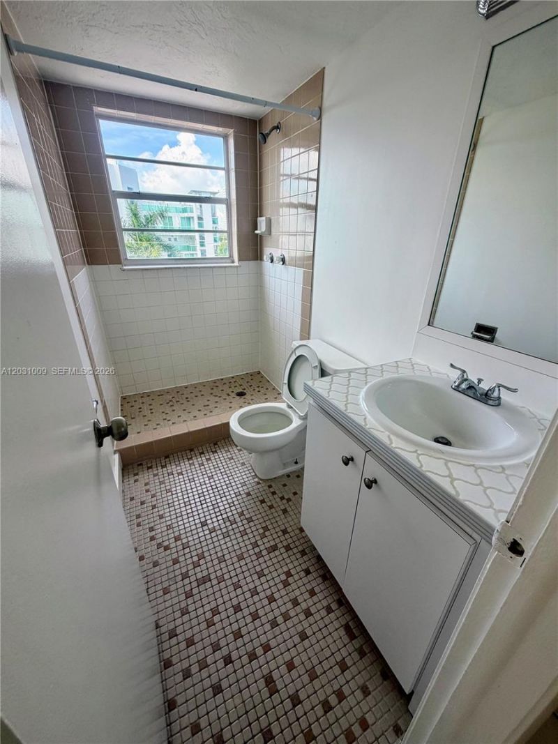 2001 Bay Dr, Unit 401, Miami Beach, FL 33141 Photo