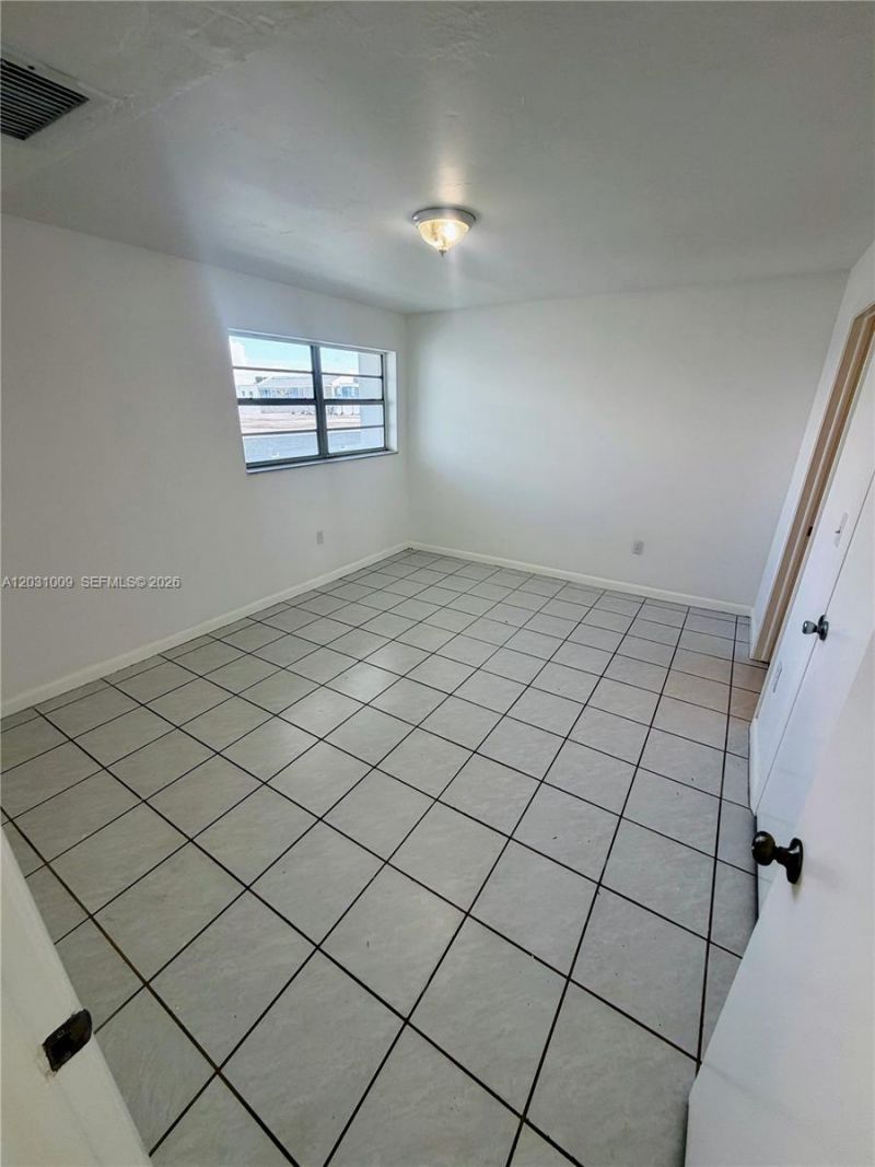 2001 Bay Dr, Unit 401, Miami Beach, FL 33141 Photo