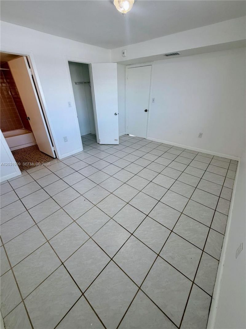 2001 Bay Dr, Unit 401, Miami Beach, FL 33141 Photo