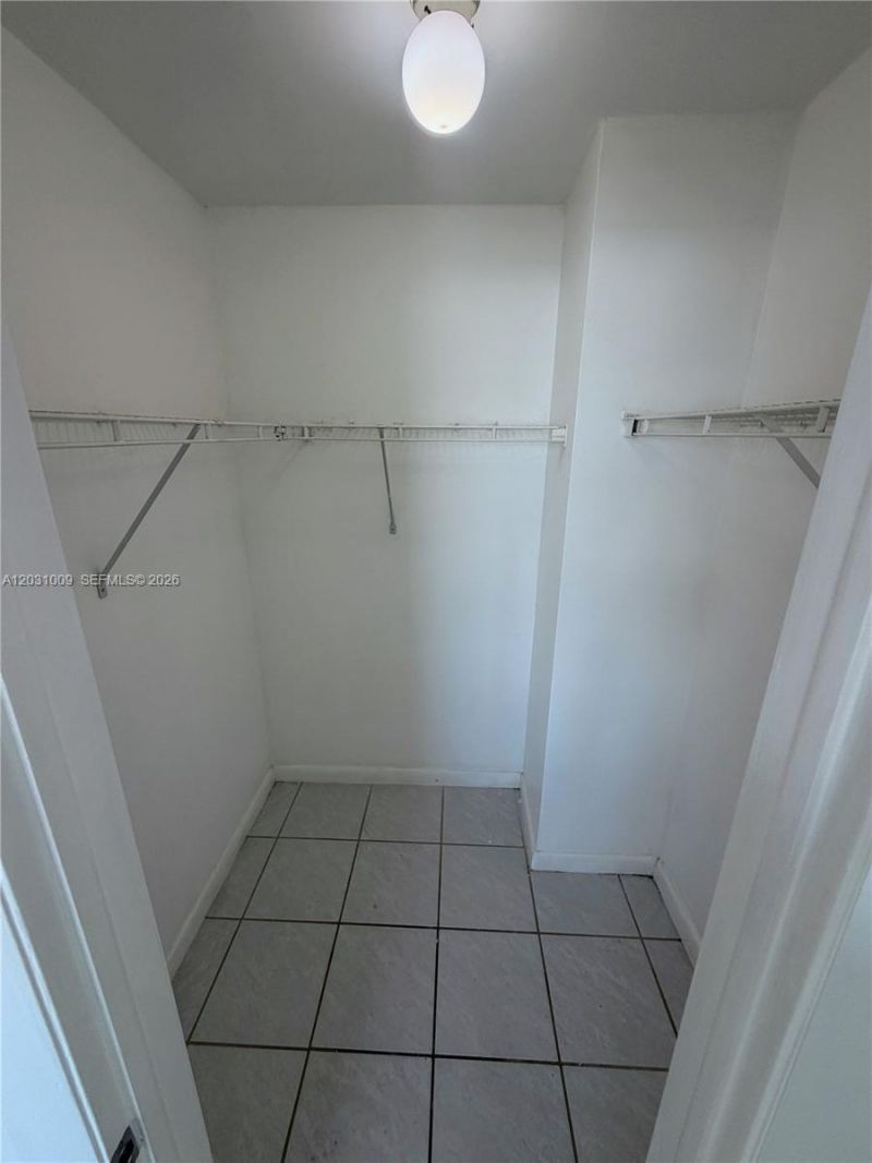 2001 Bay Dr, Unit 401, Miami Beach, FL 33141 Photo