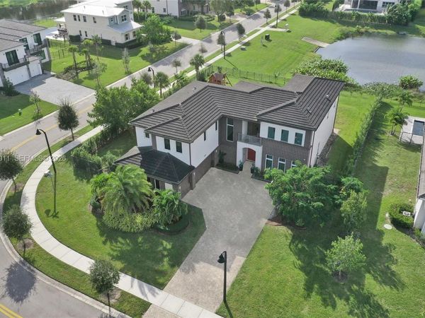 6804 N Stillwater Shores Dr , Davie, FL 33314