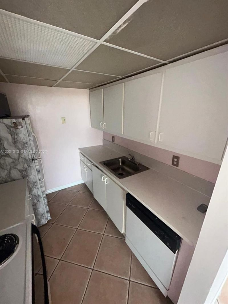 2350 NE 135th St , Unit 706, North Miami, FL 33181 Photo