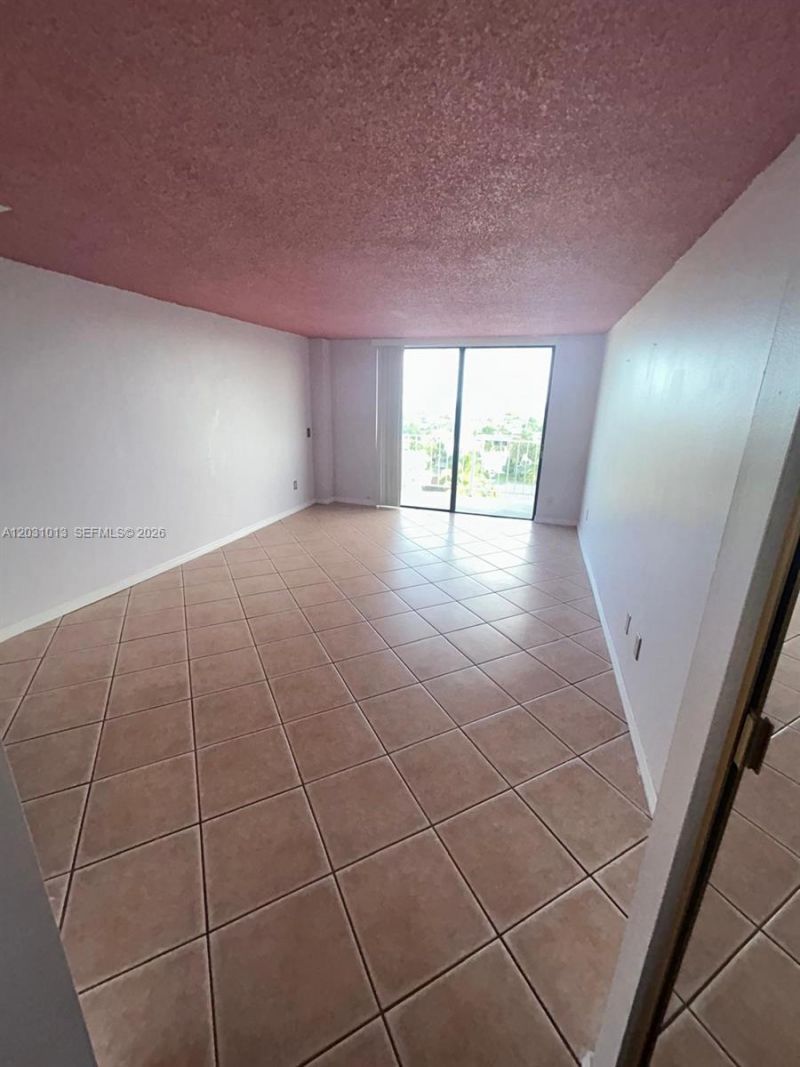 2350 NE 135th St , Unit 706, North Miami, FL 33181 Photo