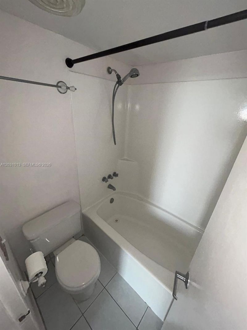 2350 NE 135th St , Unit 706, North Miami, FL 33181 Photo