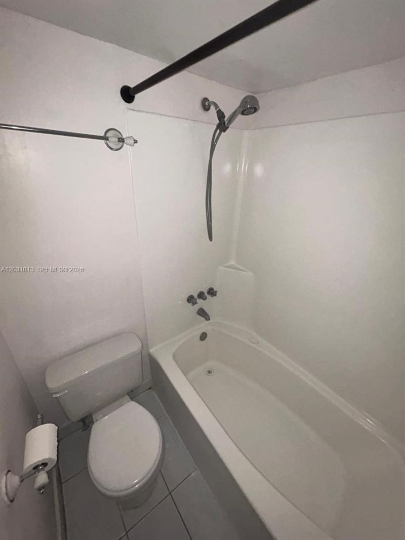 2350 NE 135th St , Unit 706, North Miami, FL 33181 Photo