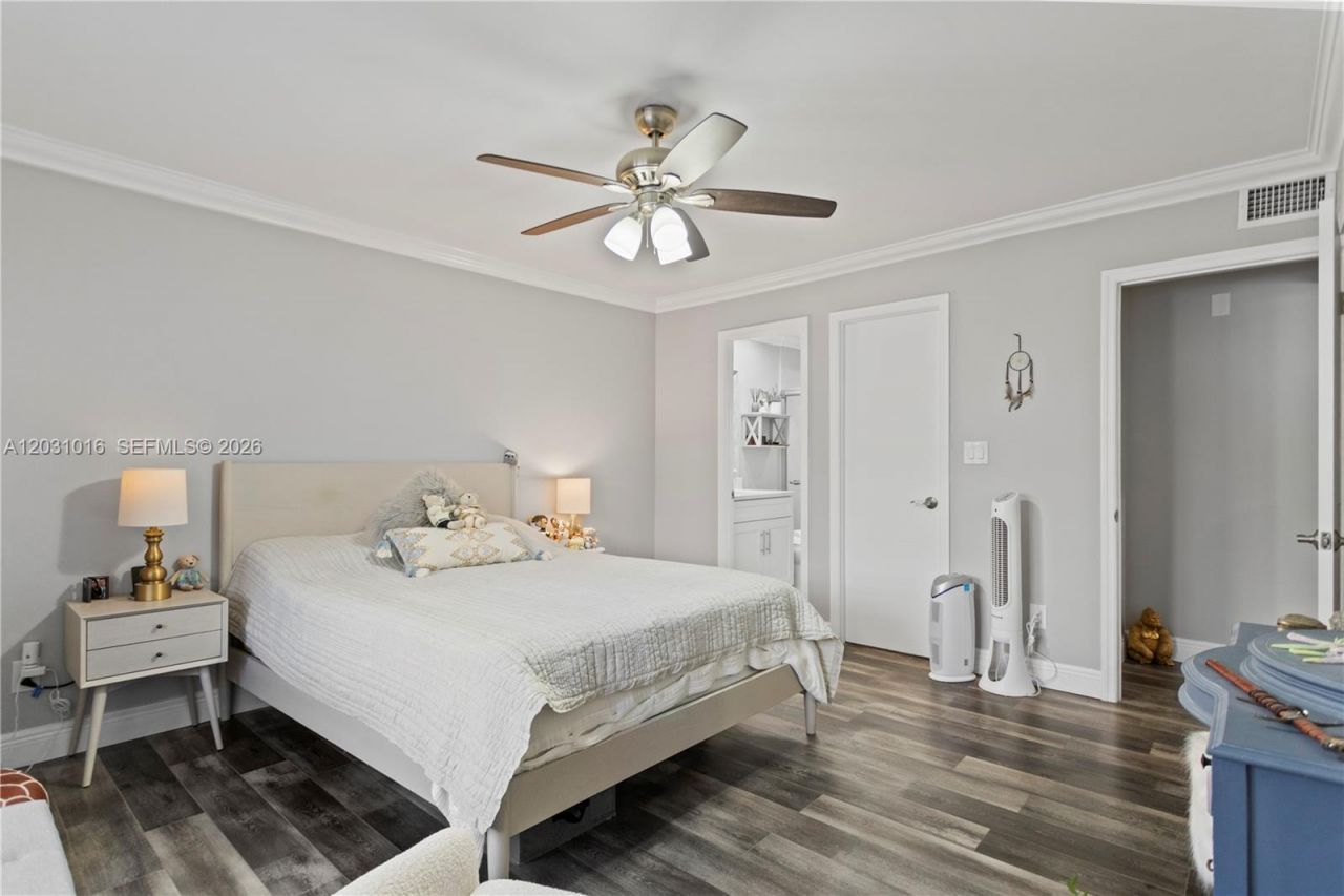 120 Golden Isles Dr , Unit 23B, Hallandale Beach, FL 33009 Photo
