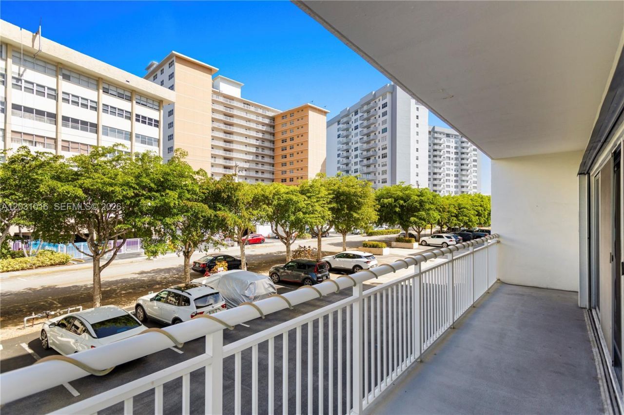 120 Golden Isles Dr , Unit 23B, Hallandale Beach, FL 33009 Photo