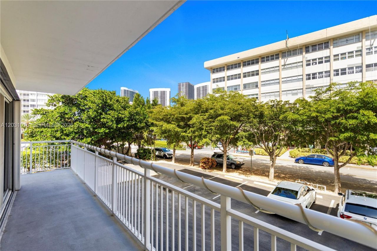 120 Golden Isles Dr , Unit 23B, Hallandale Beach, FL 33009 Photo