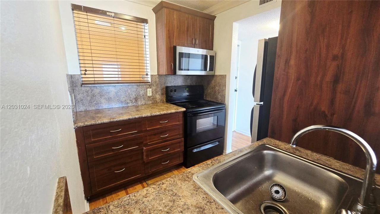 2441 SW 31st Ave , Unit 207, Miami, FL 33145 Photo