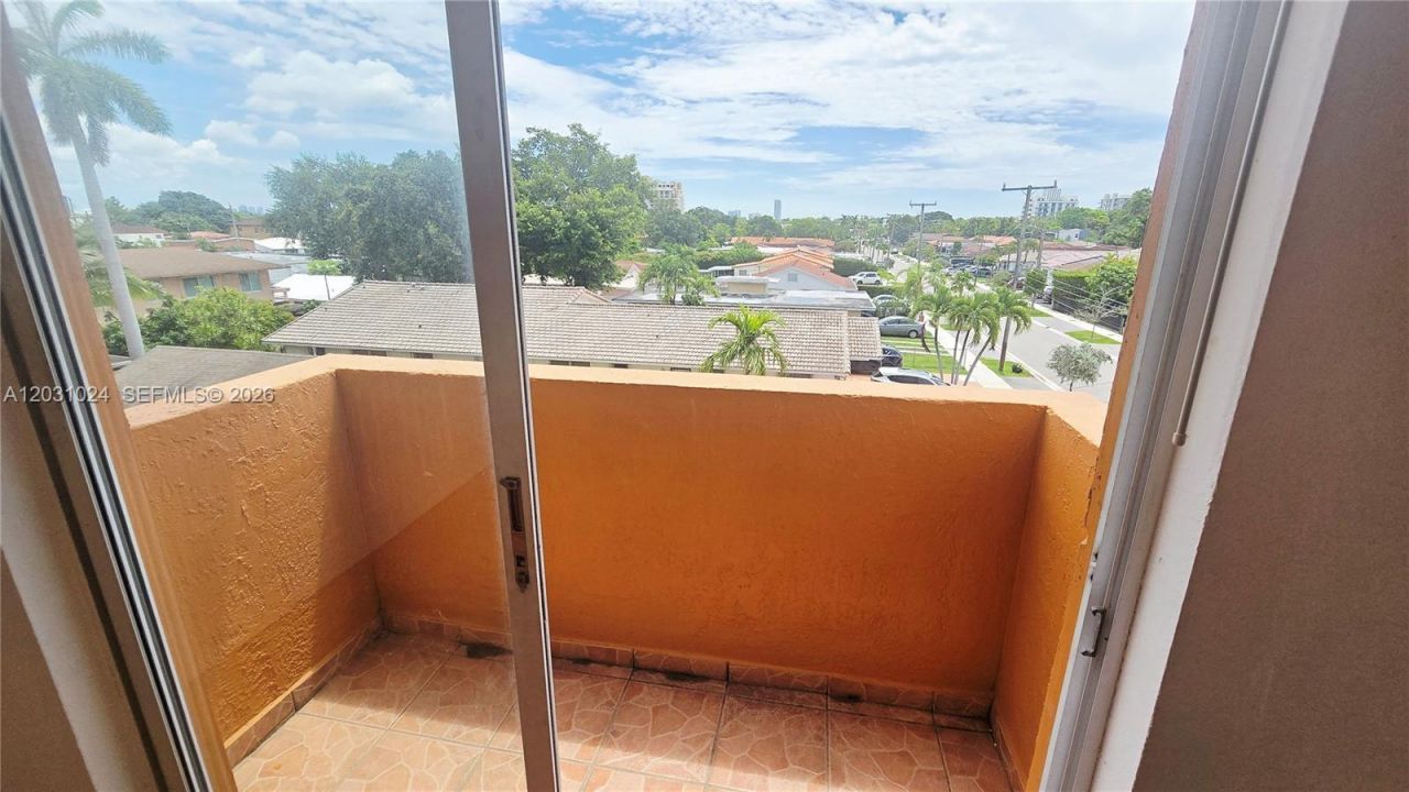 2441 SW 31st Ave, Unit 207, Miami, FL 33145 Photo
