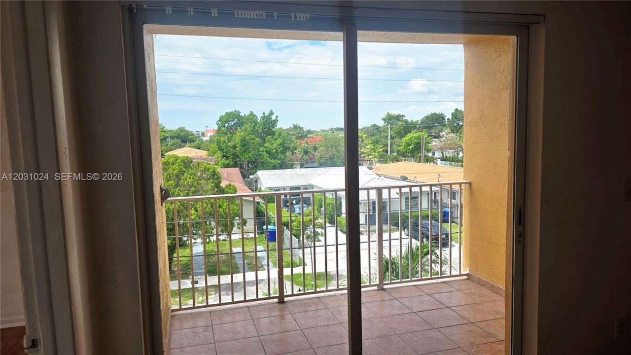 2441 SW 31st Ave, Unit 207, Miami, FL 33145 Photo