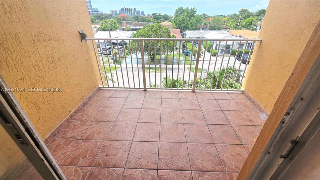 2441 SW 31st Ave, Unit 207, Miami, FL 33145 Photo