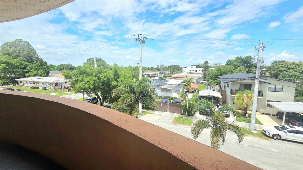 2441 SW 31st Ave, Unit 207, Miami, FL 33145 Photo