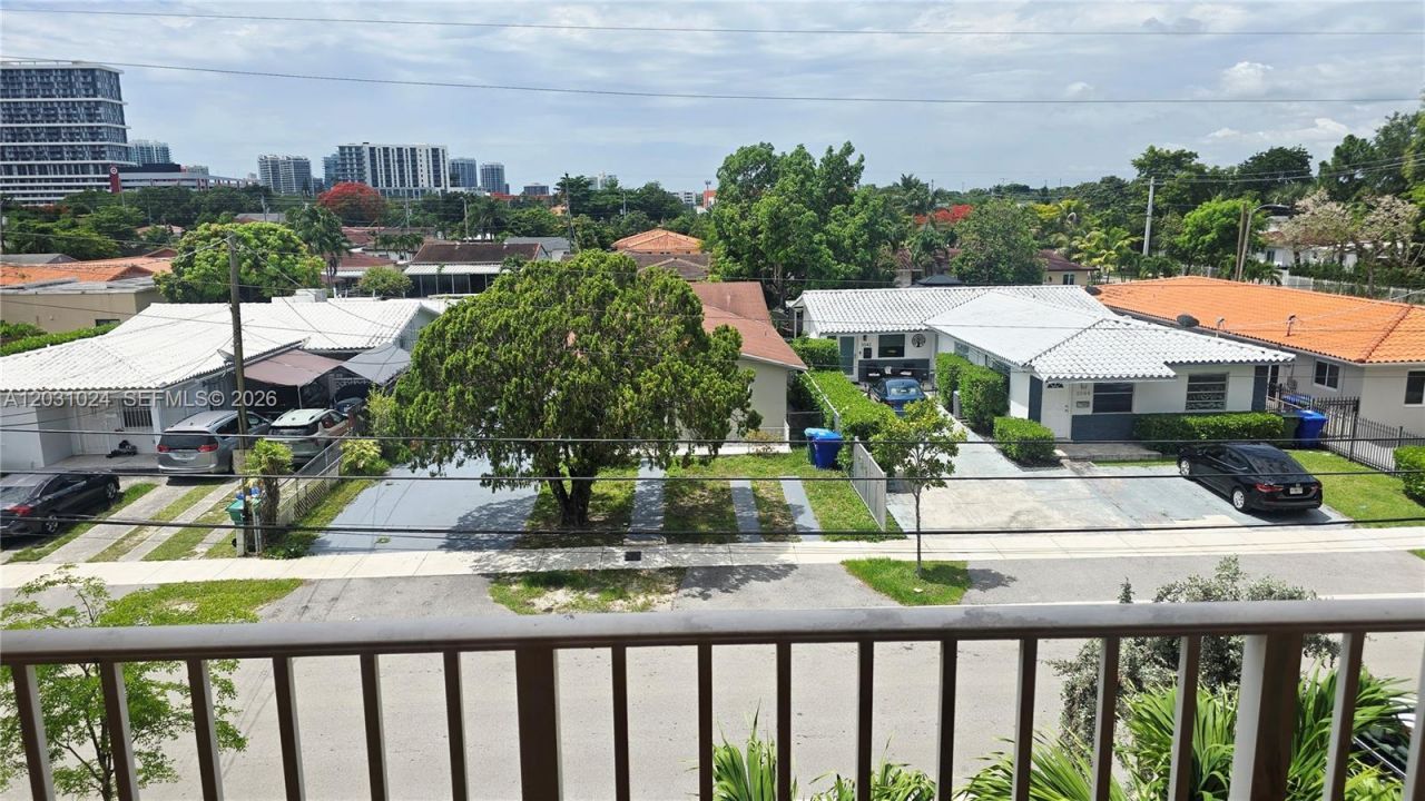 2441 SW 31st Ave , Unit 207, Miami, FL 33145 Photo