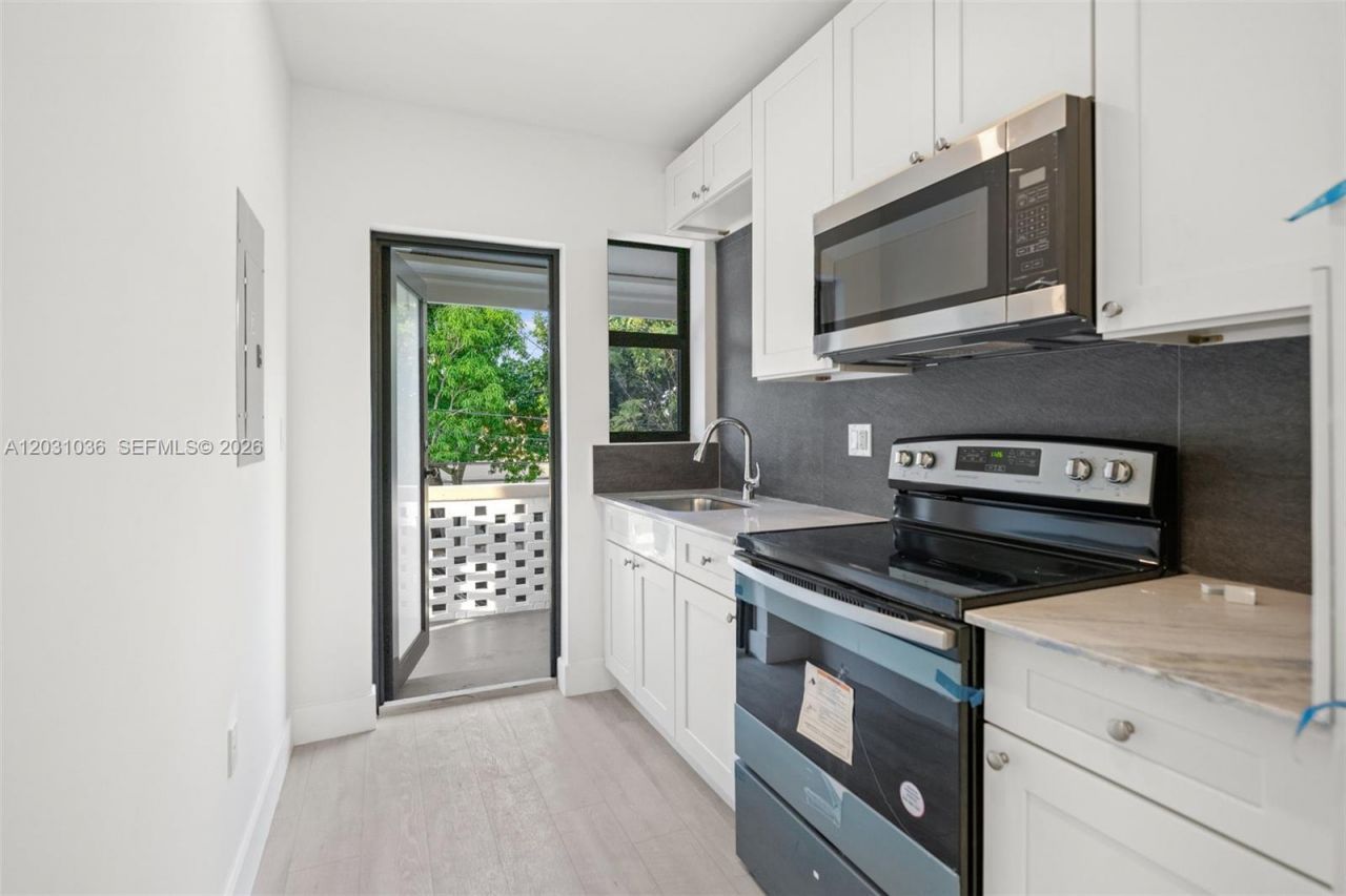1721 SW 13th St , Unit 4, Miami, FL 33145 Photo