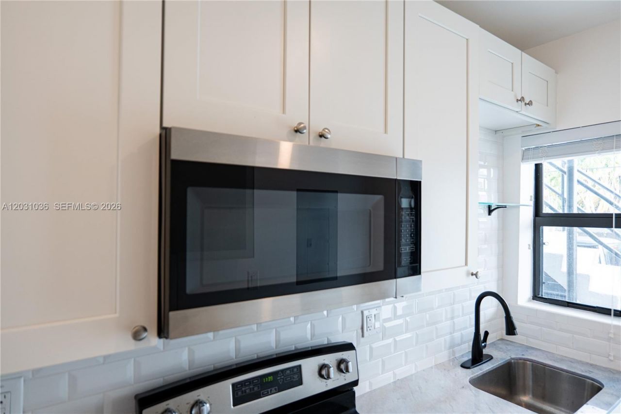 1721 SW 13th St , Unit 4, Miami, FL 33145 Photo
