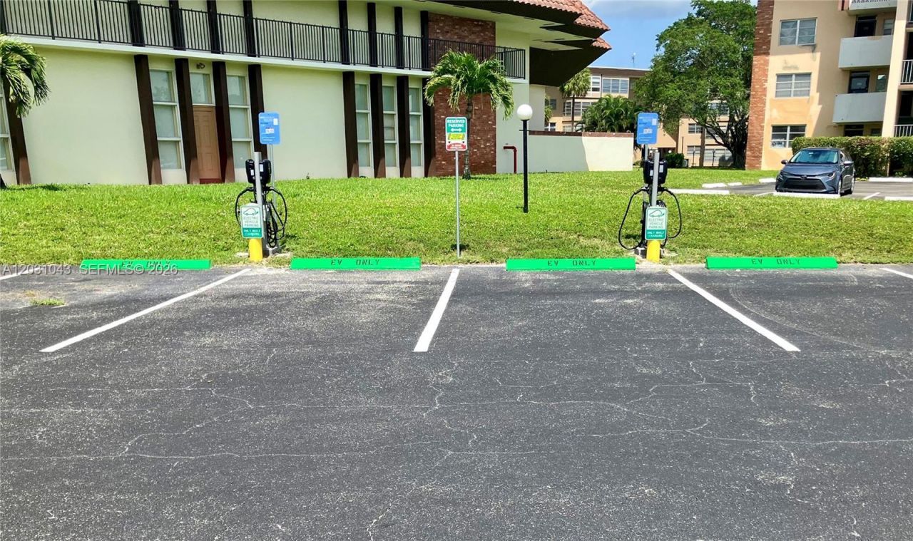 2801 NW 47th Ter , Unit 403B, Lauderdale Lakes, FL 33313 Photo