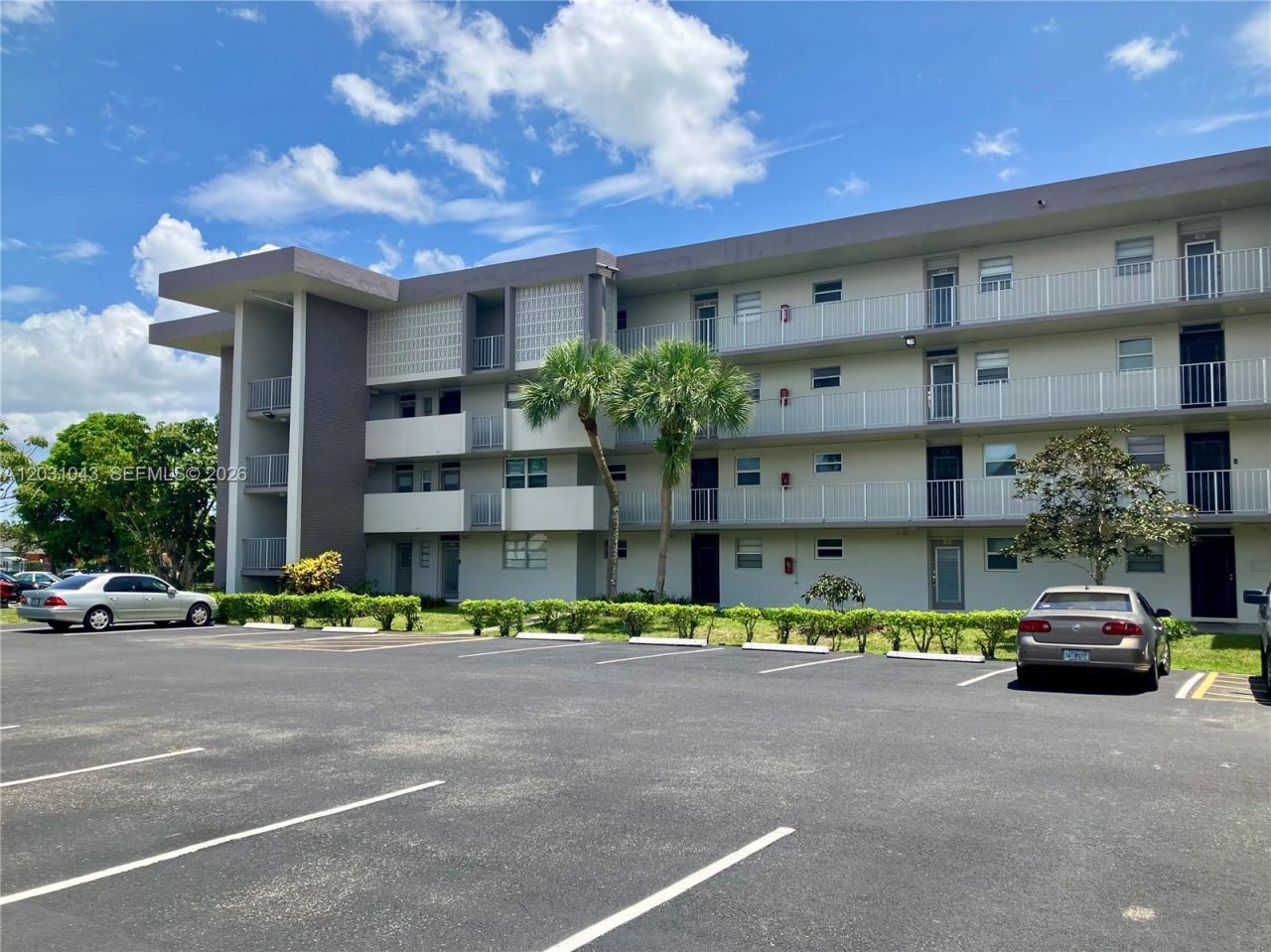 2801 NW 47th Ter, Unit 403B, Lauderdale Lakes, FL 33313 Photo