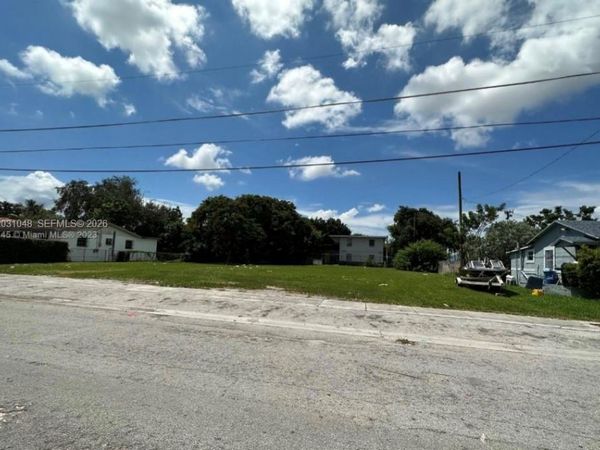 1624 NW 60th St , Miami, FL 33142