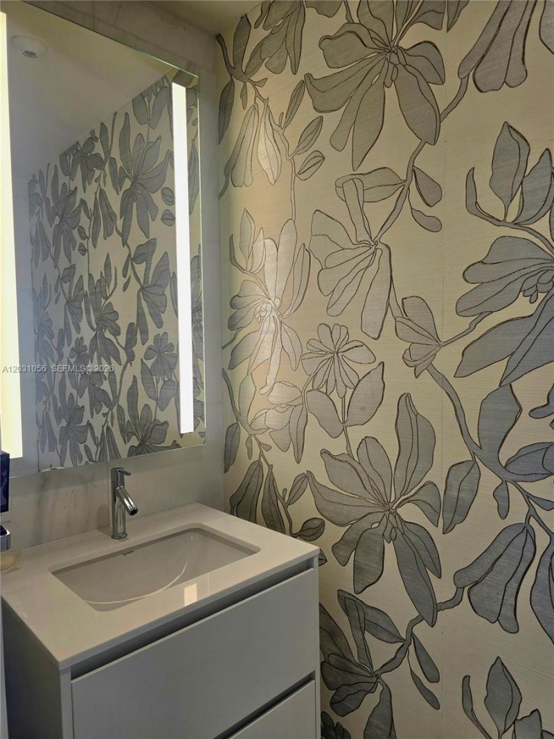 300 Biscayne Blvd Way, Unit 2408W, Miami, FL 33131 Photo