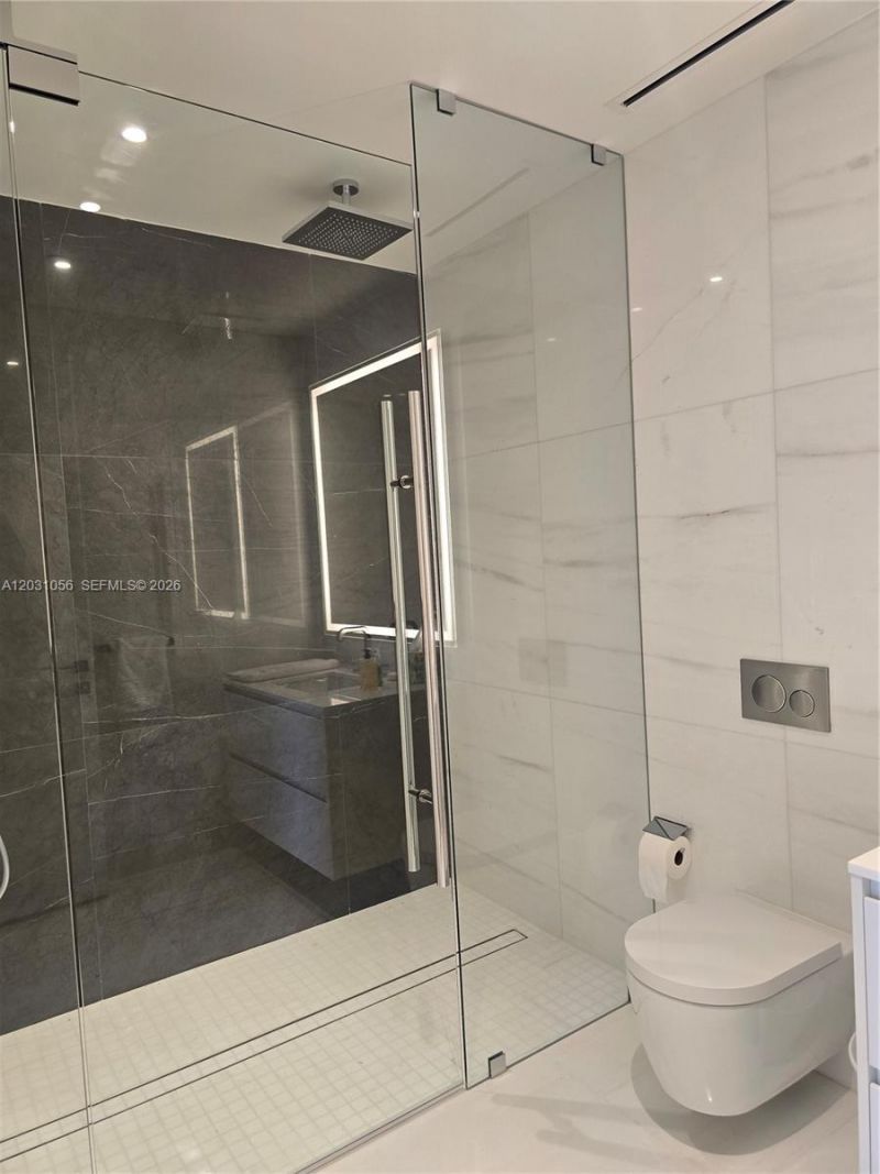 300 Biscayne Blvd Way, Unit 2408W, Miami, FL 33131 Photo