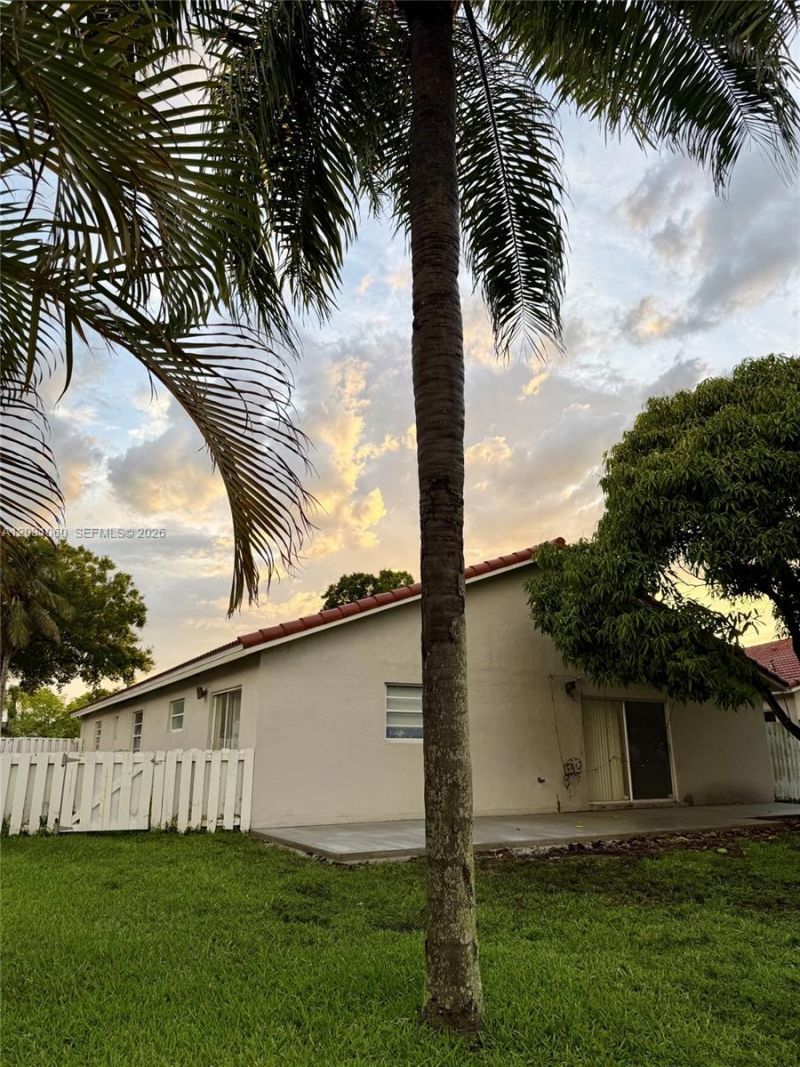 18145 NW 61st Ave , Hialeah, FL 33015 Photo