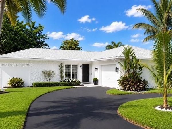7551 SW 42nd Pl, Davie, FL 33314