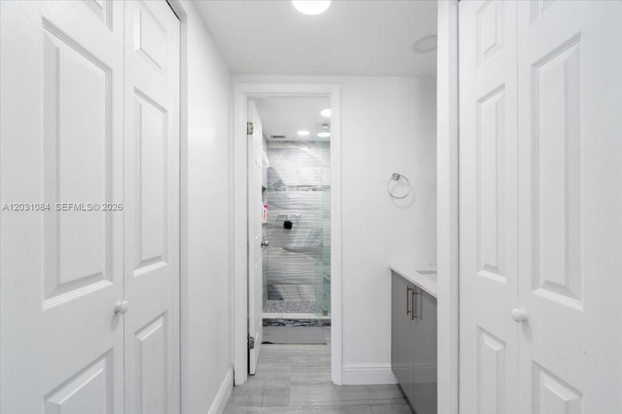 600 Three Islands Blvd , Unit 1413, Hallandale Beach, FL 33009 Photo