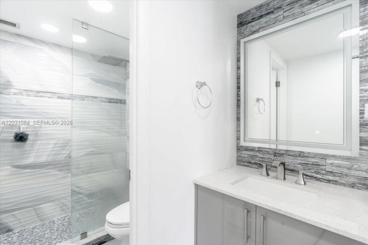 600 Three Islands Blvd , Unit 1413, Hallandale Beach, FL 33009 Photo