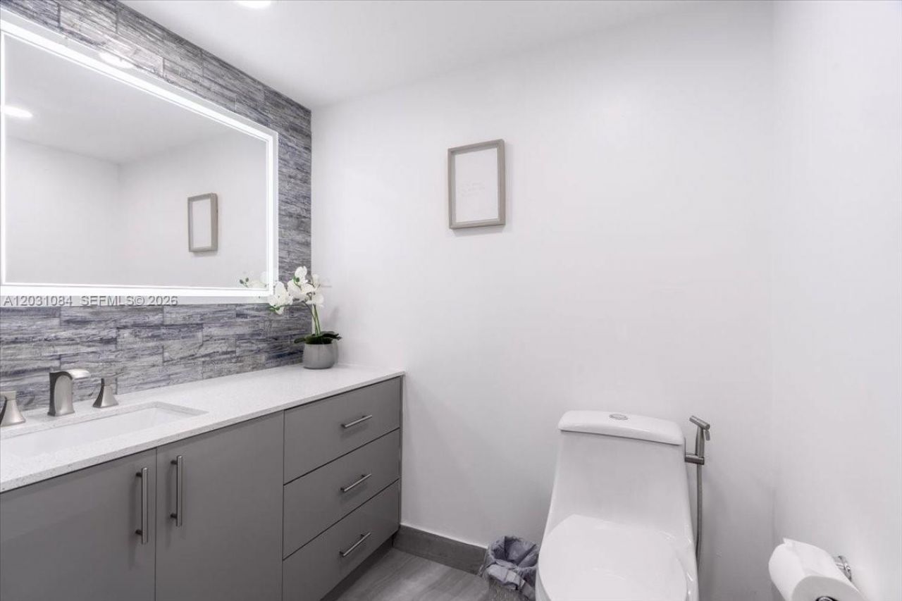 600 Three Islands Blvd , Unit 1413, Hallandale Beach, FL 33009 Photo