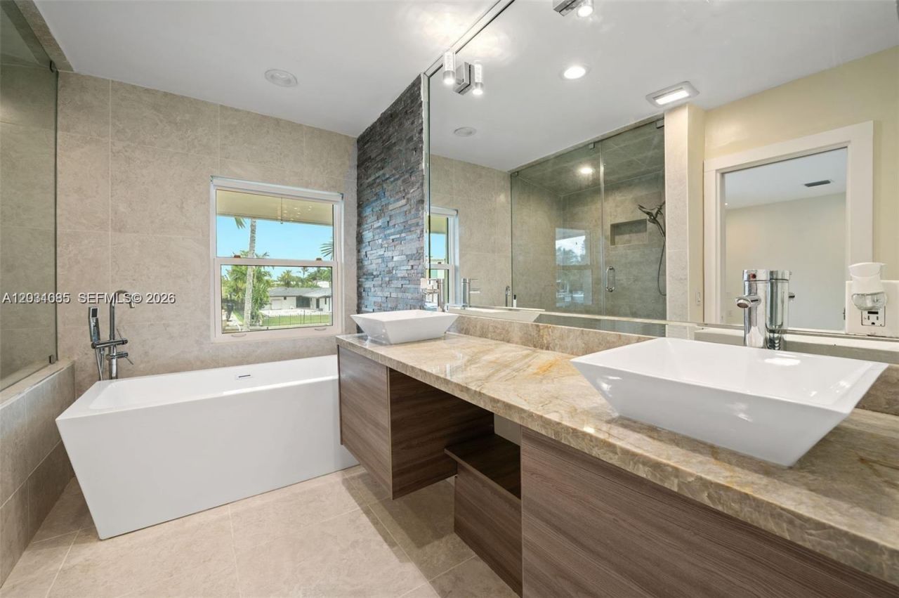2015 NE 120th Rd , North Miami, FL 33181 Photo