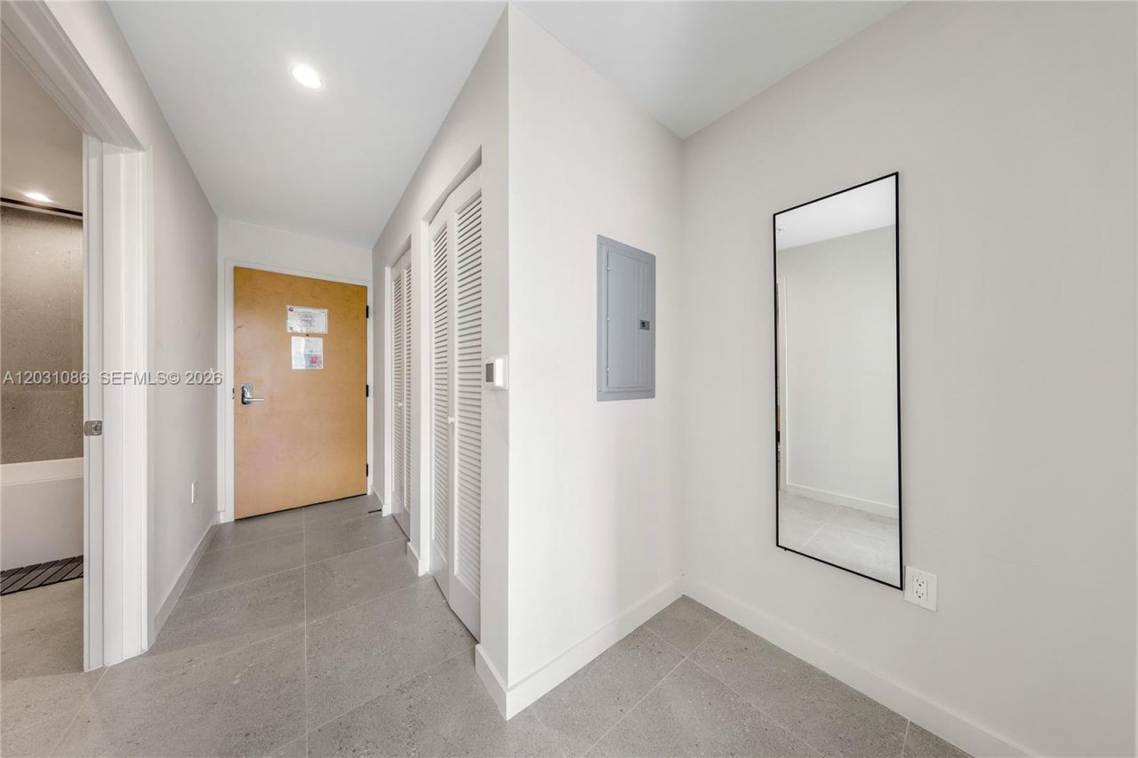 11 NE 6th St , Unit 301, Miami, FL 33132 Photo