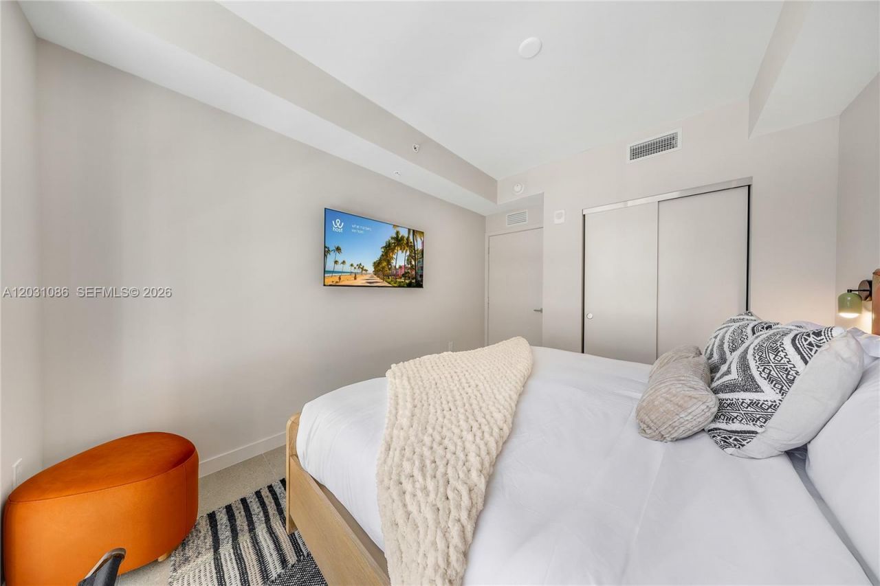 11 NE 6th St , Unit 301, Miami, FL 33132 Photo