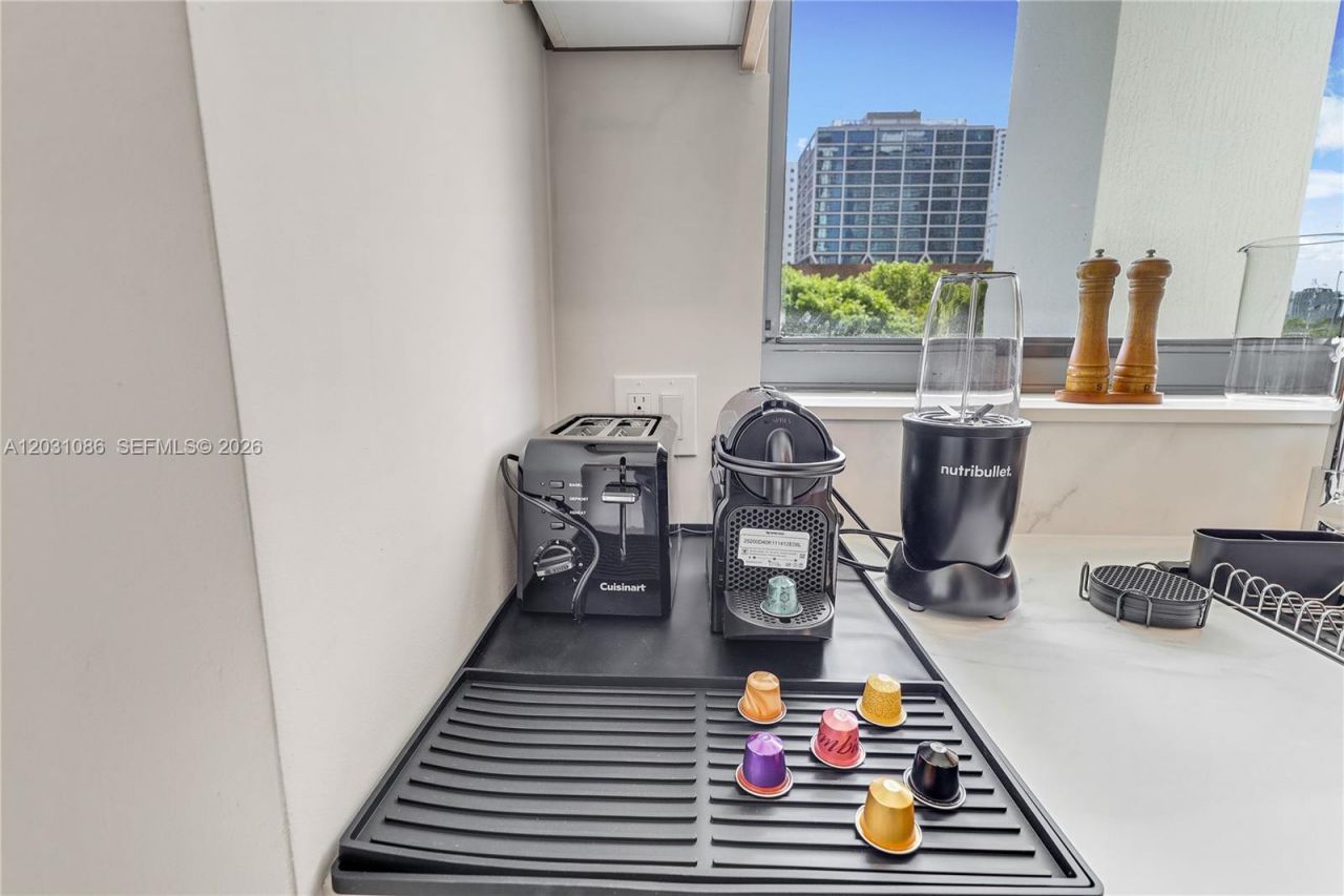 11 NE 6th St , Unit 301, Miami, FL 33132 Photo
