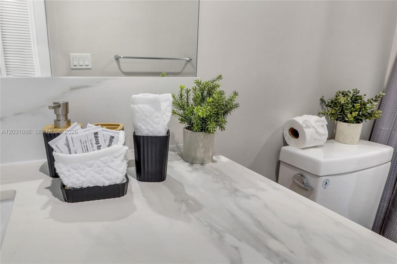 11 NE 6th St , Unit 301, Miami, FL 33132 Photo