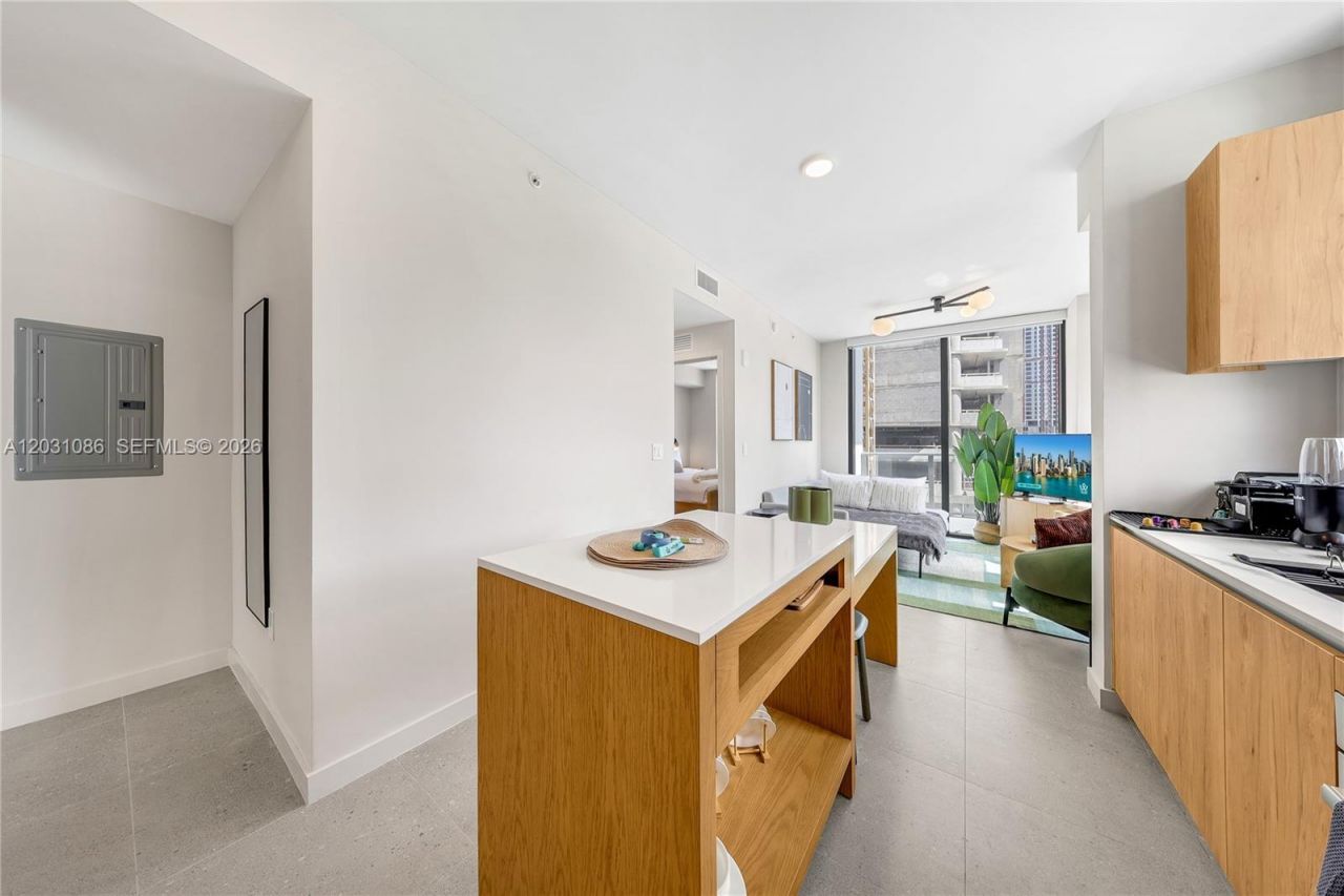 11 NE 6th St , Unit 301, Miami, FL 33132 Photo