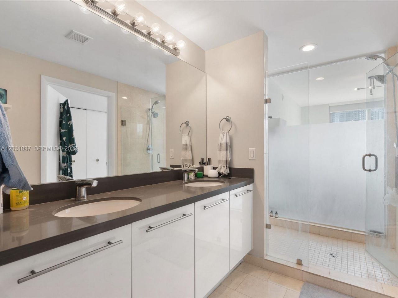 90 SW 3rd St , Unit 2015, Miami, FL 33130 Photo