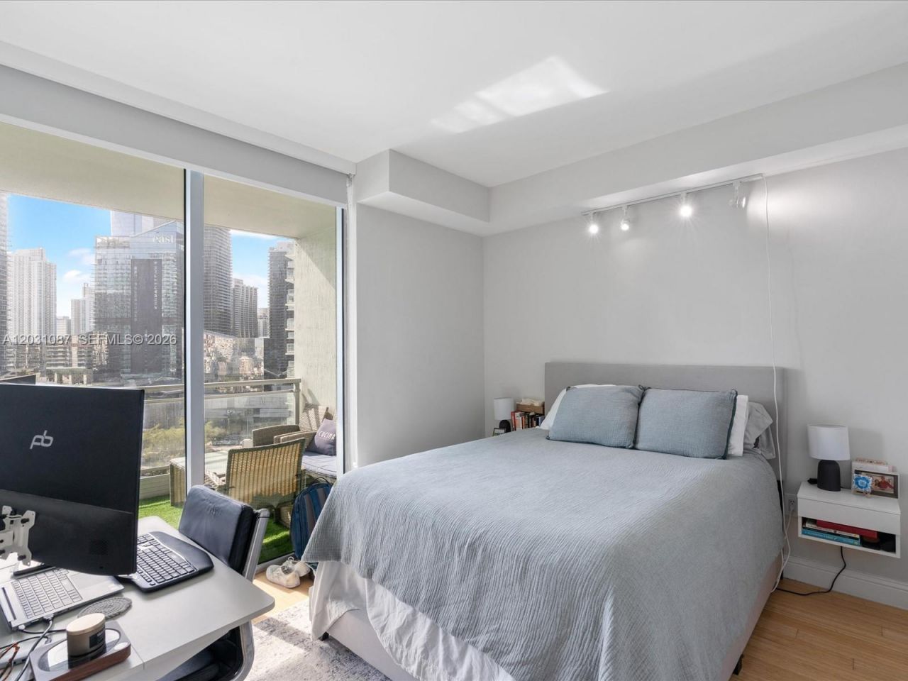 90 SW 3rd St , Unit 2015, Miami, FL 33130 Photo