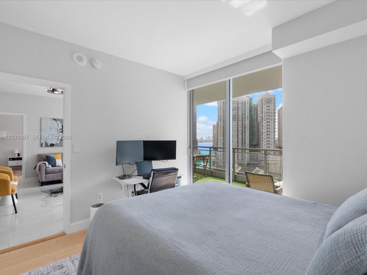 90 SW 3rd St , Unit 2015, Miami, FL 33130 Photo