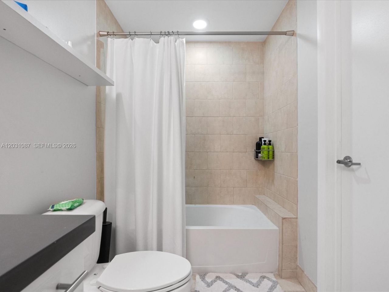 90 SW 3rd St , Unit 2015, Miami, FL 33130 Photo
