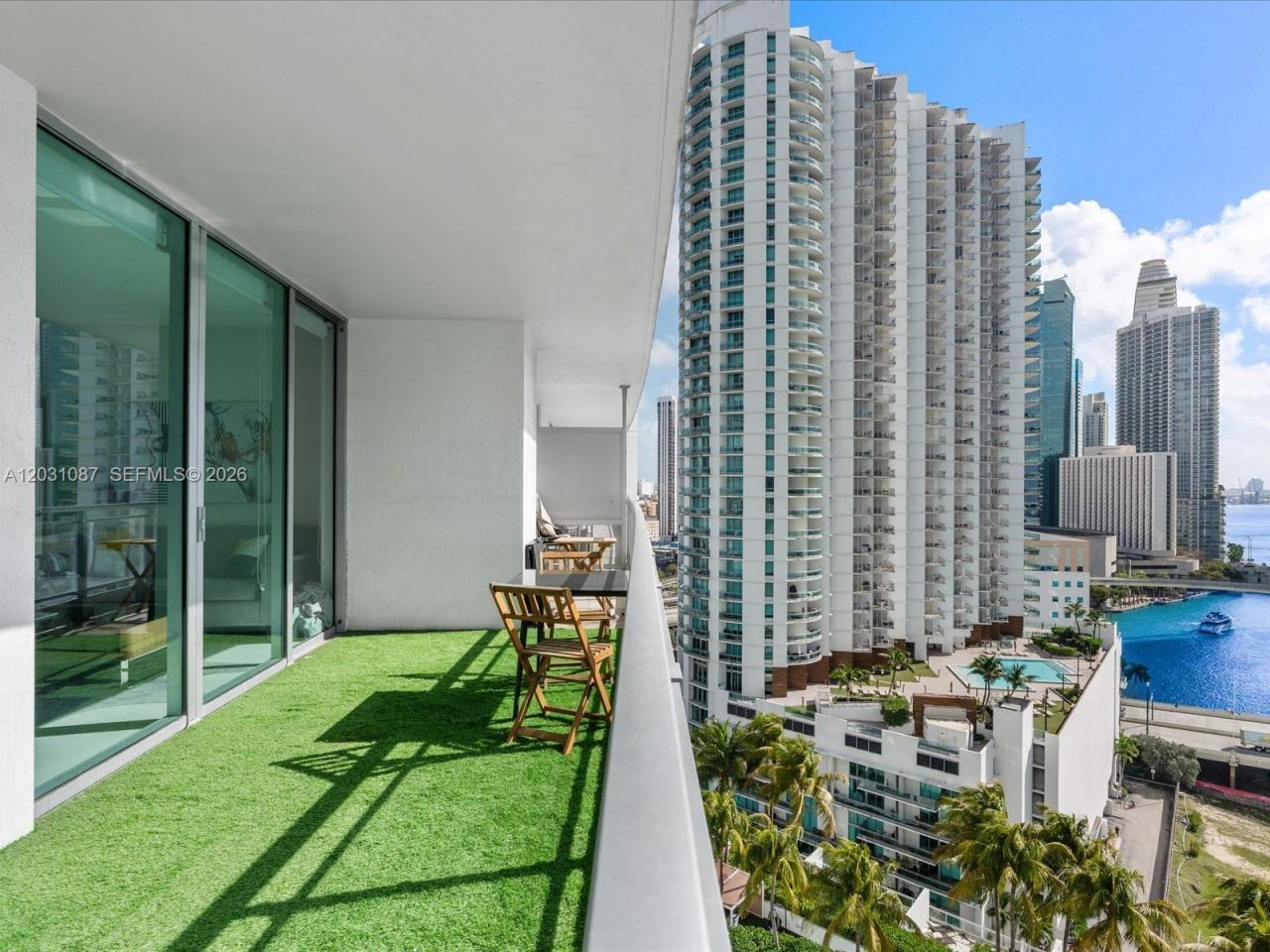 90 SW 3rd St , Unit 2015, Miami, FL 33130 Photo