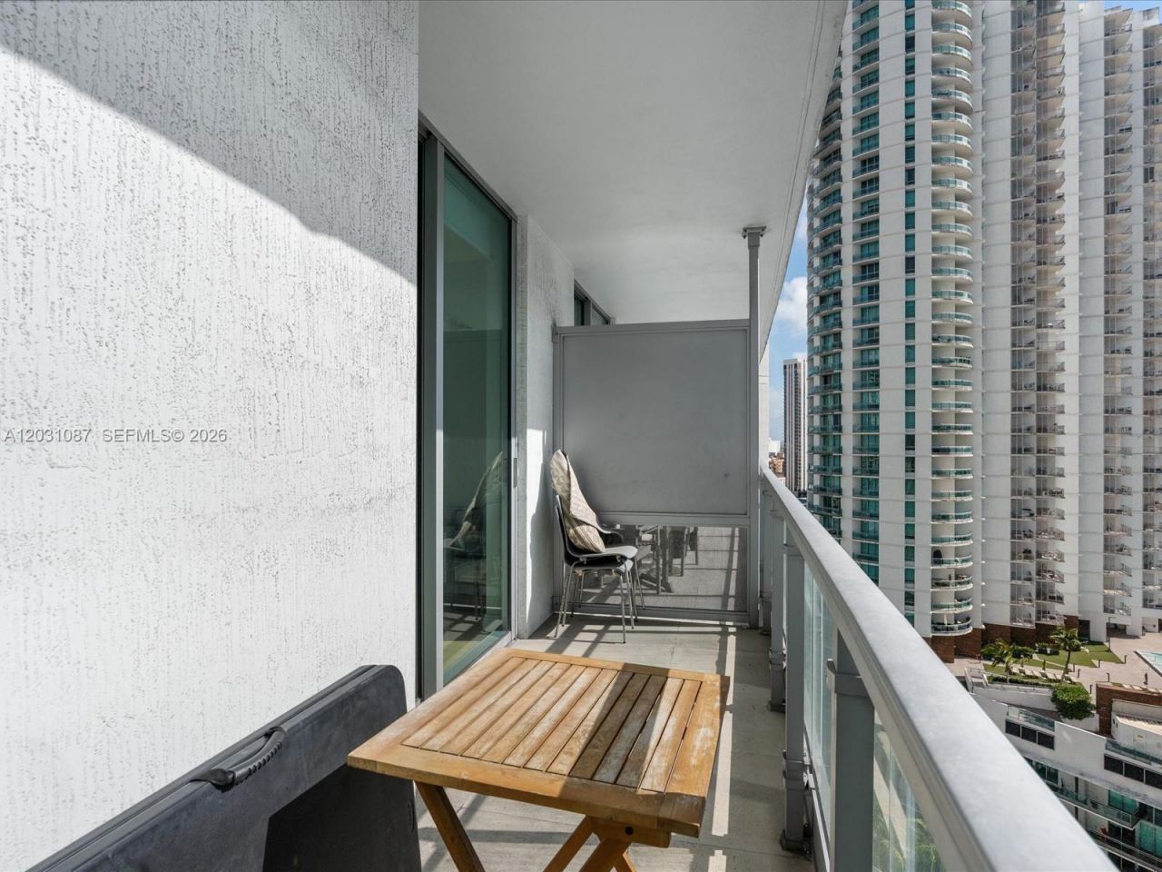 90 SW 3rd St , Unit 2015, Miami, FL 33130 Photo