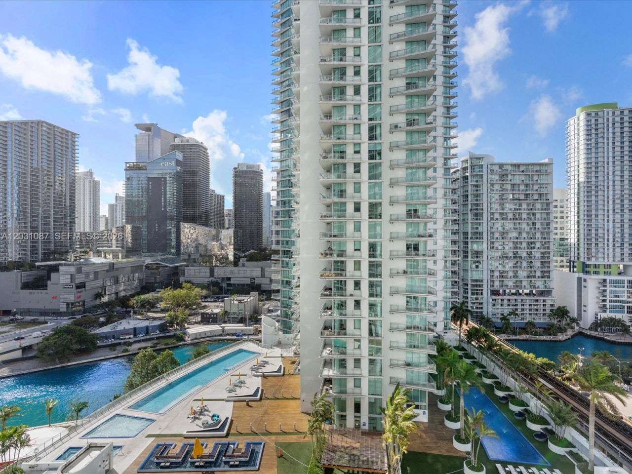 90 SW 3rd St , Unit 2015, Miami, FL 33130 Photo