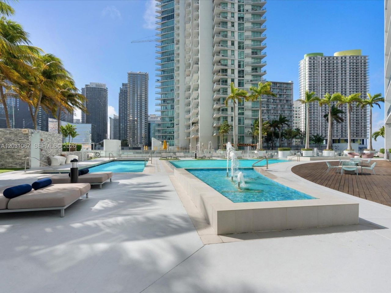90 SW 3rd St , Unit 2015, Miami, FL 33130 Photo