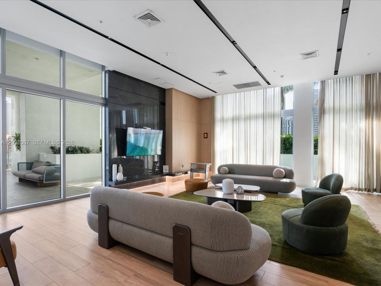 90 SW 3rd St , Unit 2015, Miami, FL 33130 Photo