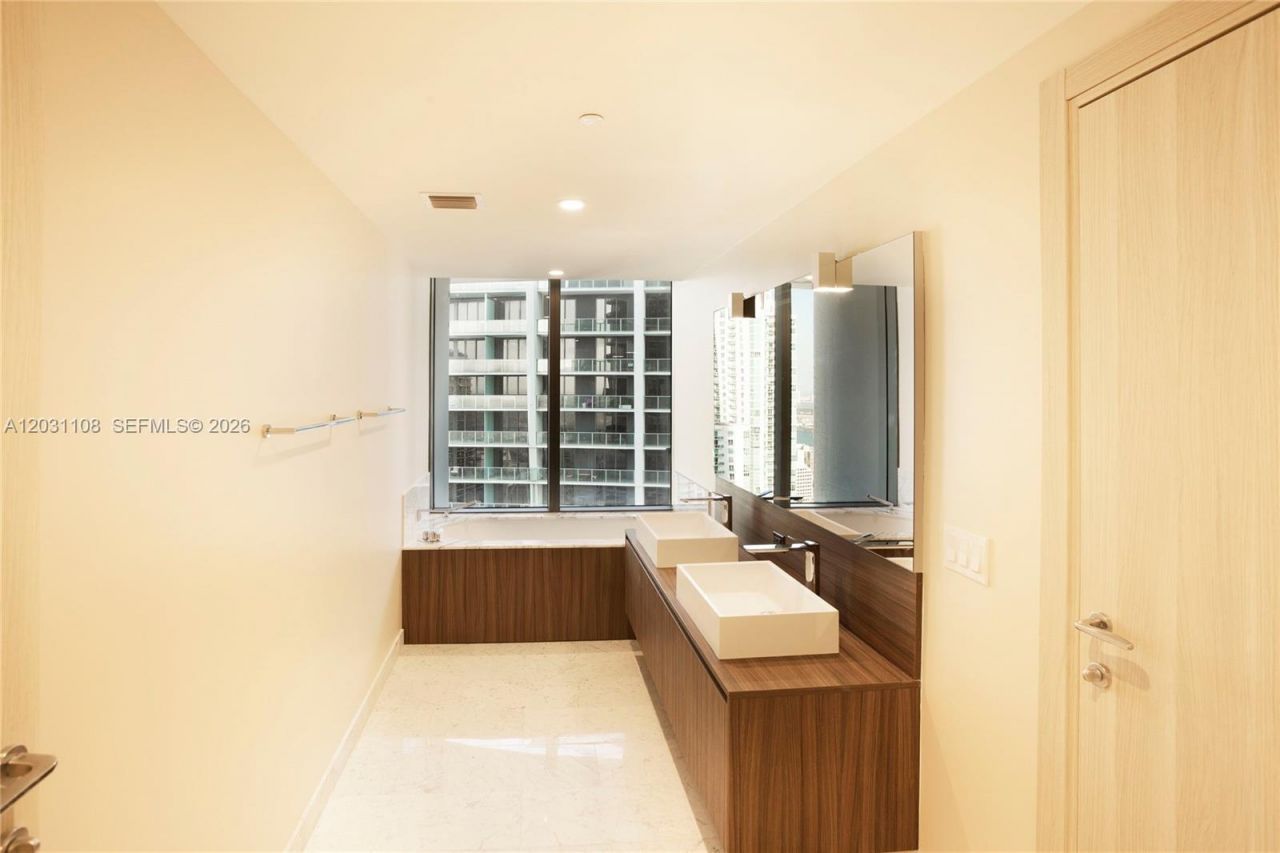 1000 Brickell Plz , Unit 4609, Miami, FL 33131 Photo