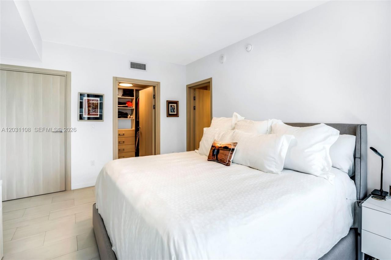 1000 Brickell Plz , Unit 4609, Miami, FL 33131 Photo