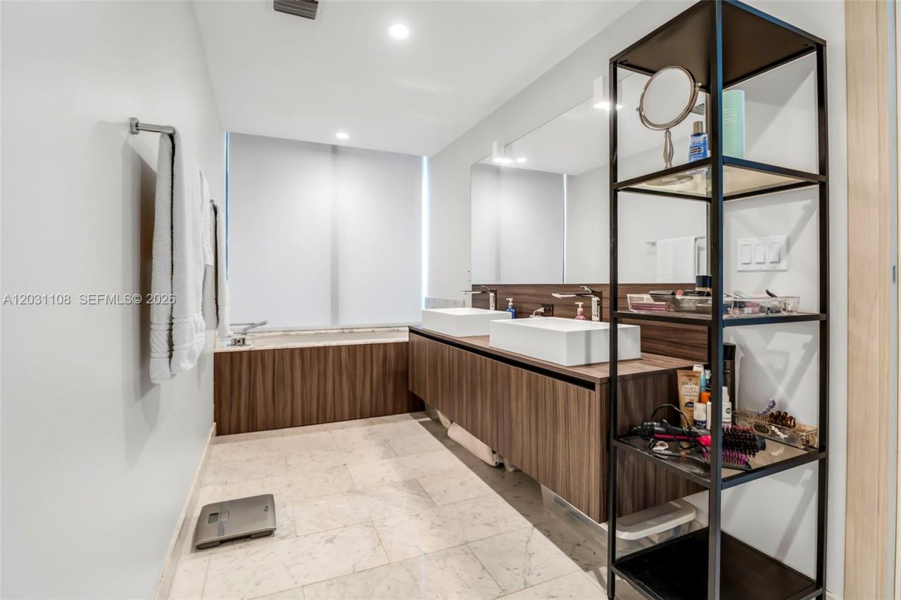 1000 Brickell Plz , Unit 4609, Miami, FL 33131 Photo